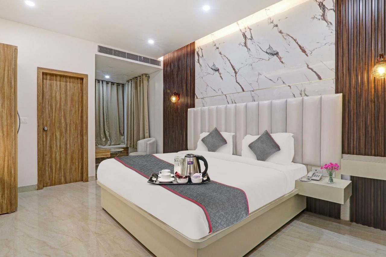 Super Townhouse Hotel Impact Chinhat Exterior foto