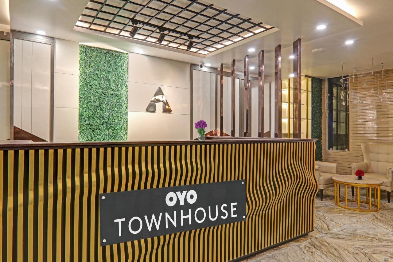Super Townhouse Hotel Impact Chinhat Exterior foto