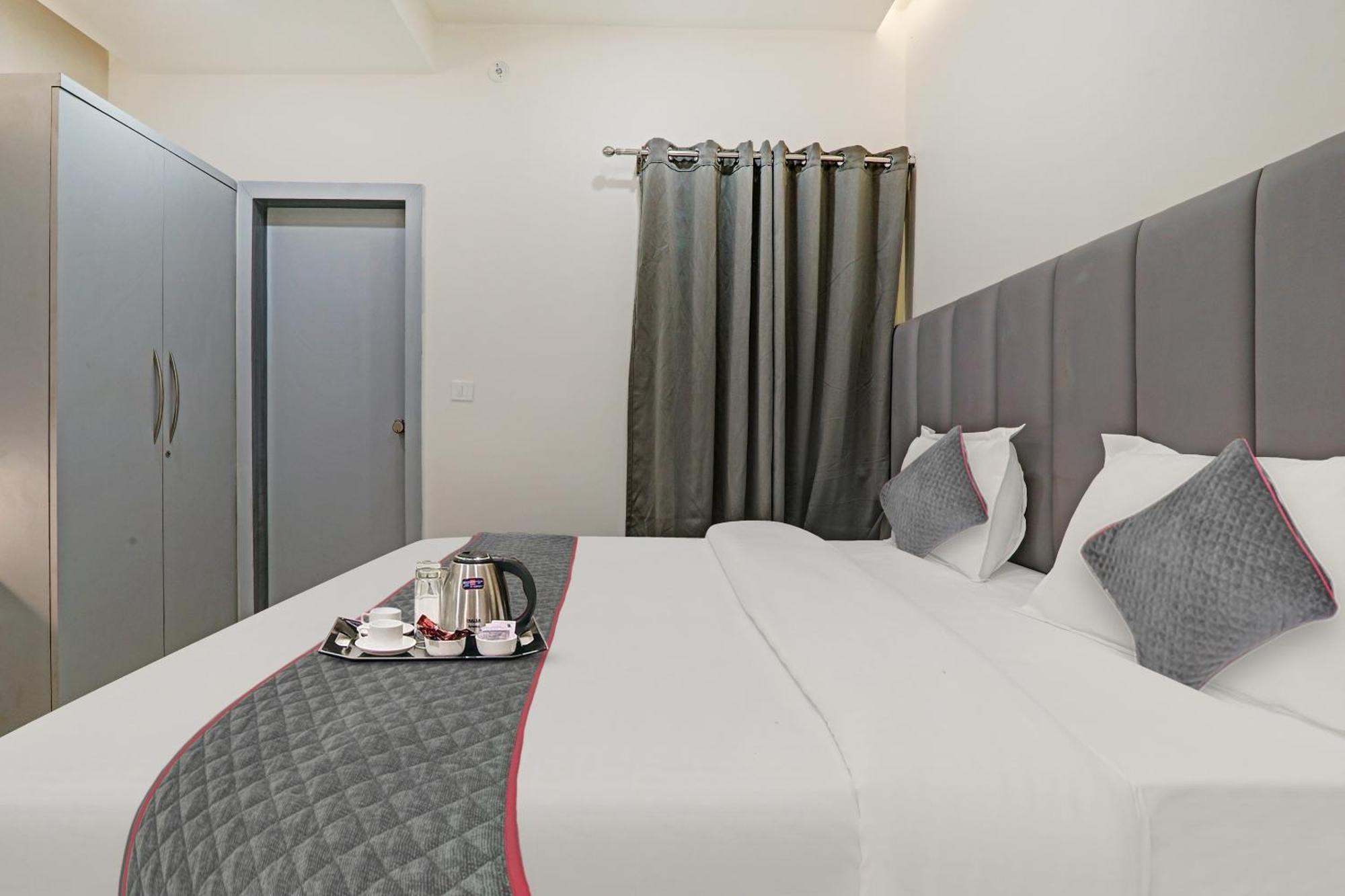 Super Townhouse Hotel Impact Chinhat Exterior foto