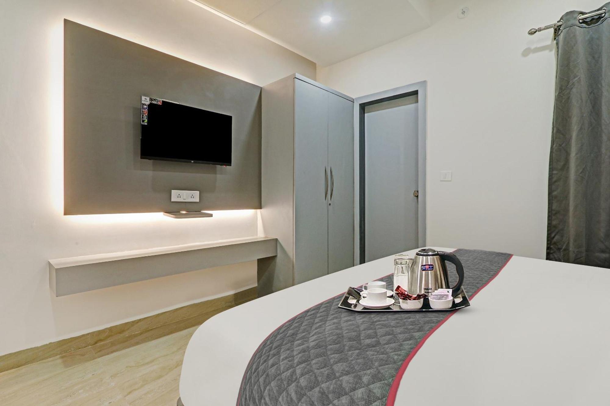 Super Townhouse Hotel Impact Chinhat Exterior foto